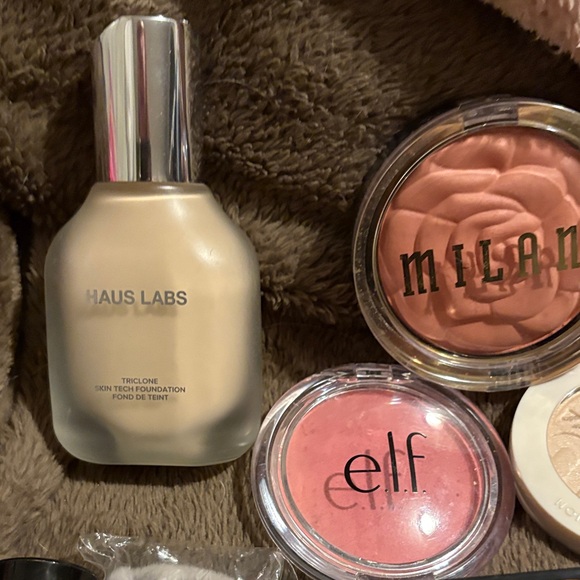 Blushes, highlights and more name brand - Picture 2 of 7